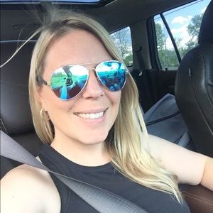 Meet your Posher, Christina